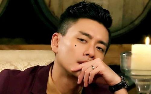 黄宗泽街头唱歌视频,演绎音乐魅力