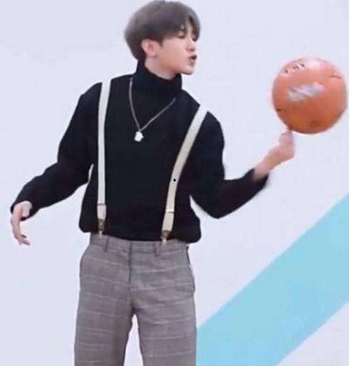 蔡徐坤打篮球视频,运动场上的青春偶像